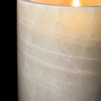 White onyx texture detail of the Scintilla Bakhoor candle