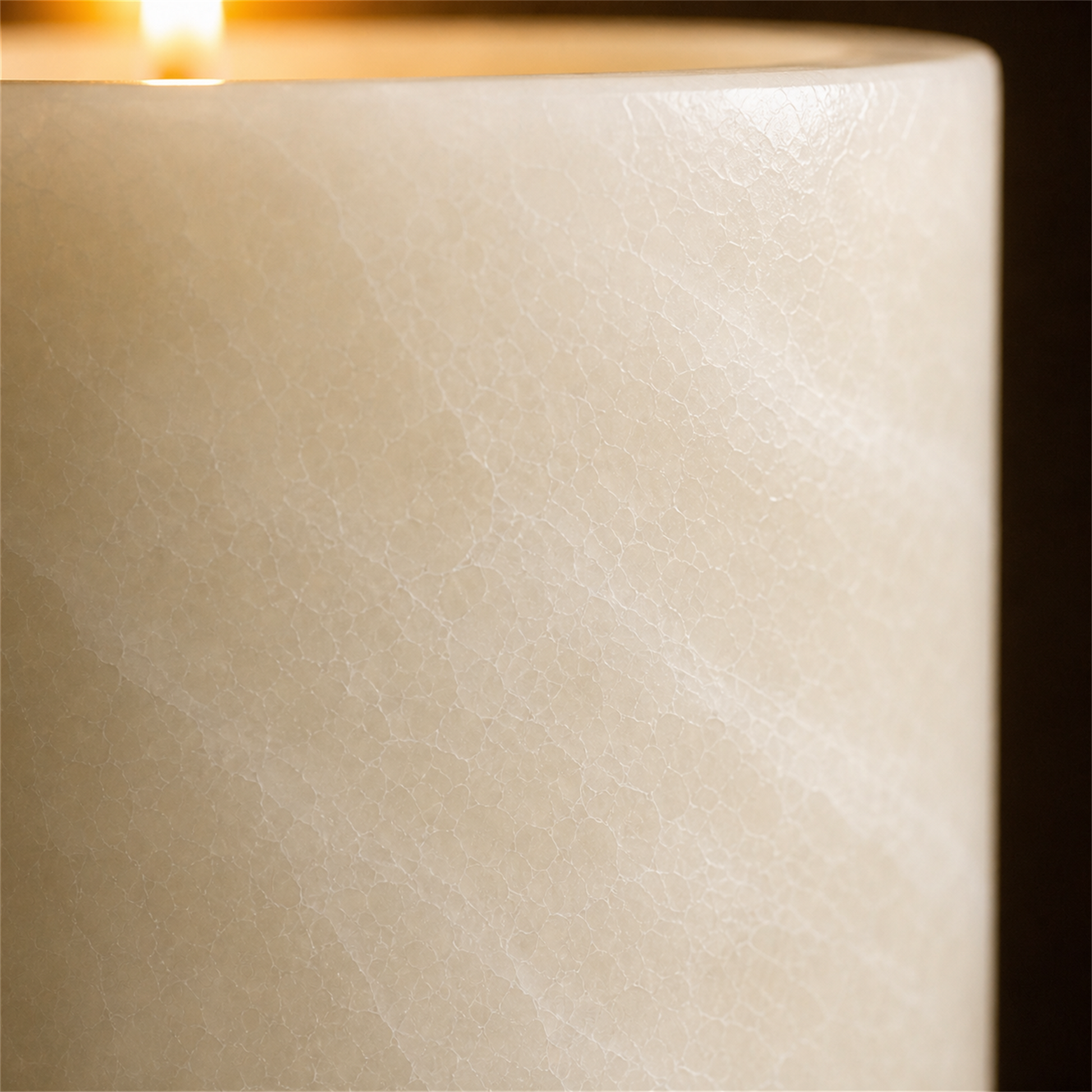 White onyx texture detail of the Scintilla Black Coffee candle