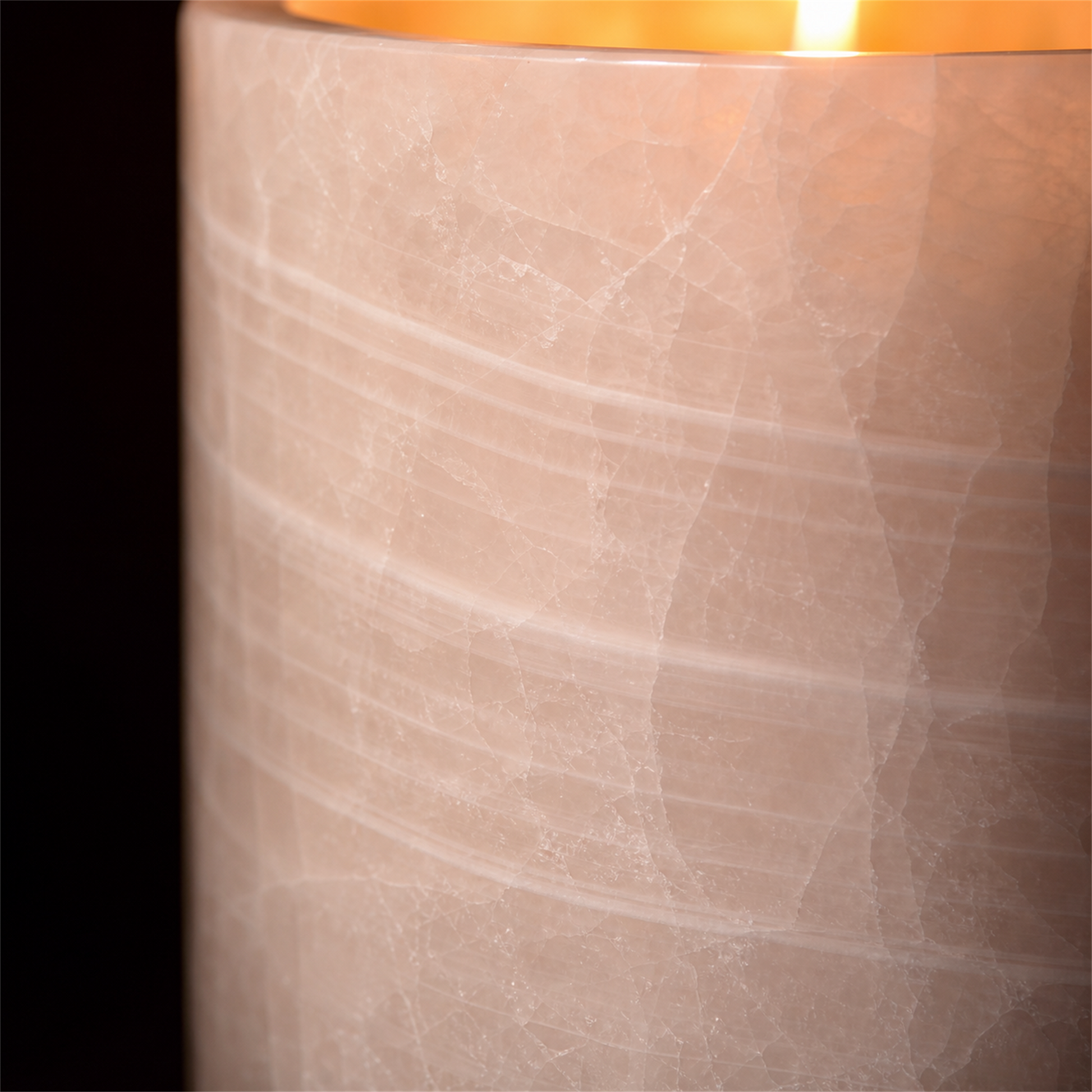 Pink onyx texture detail of the Scintilla Blackberry candle