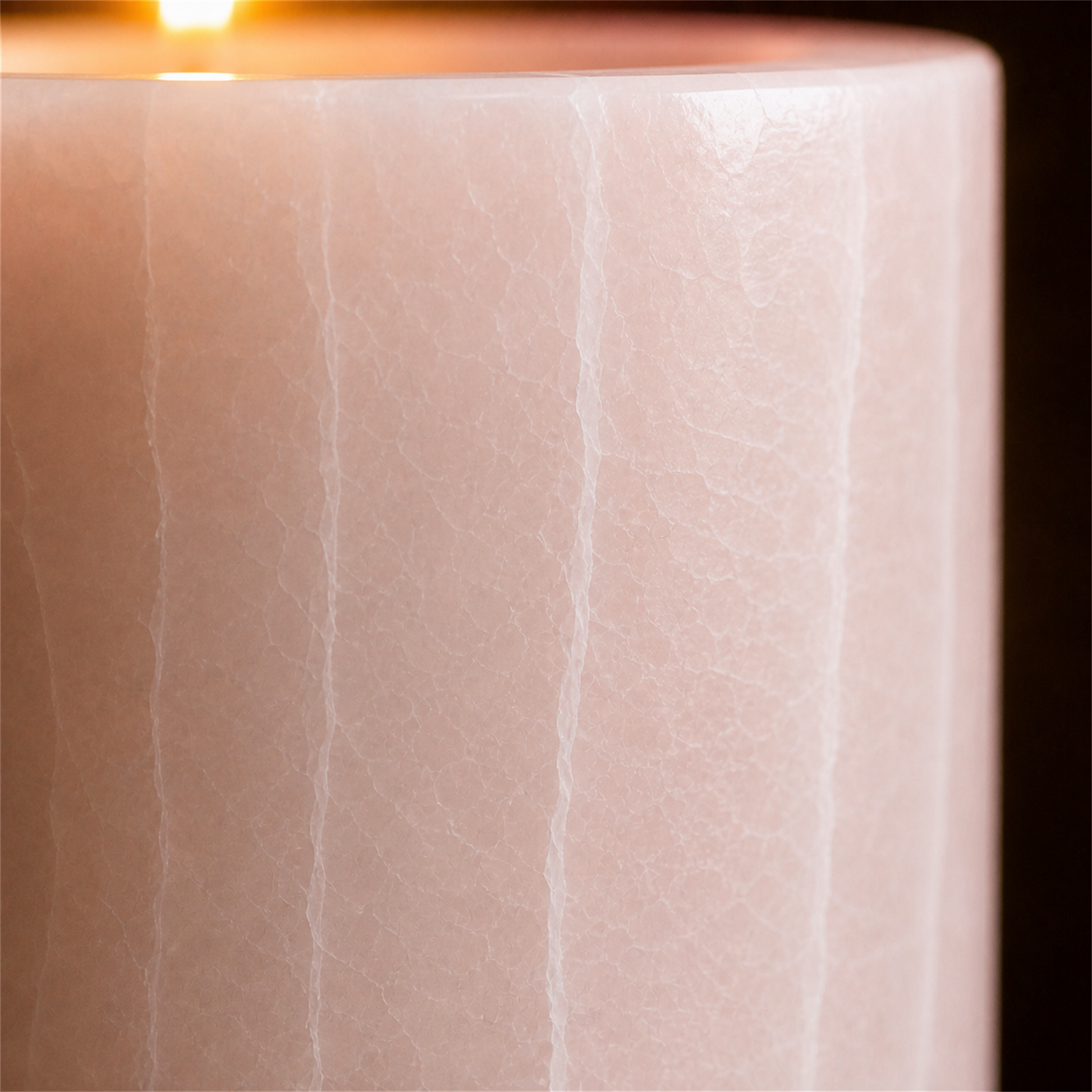 Pink onyx texture detail of the Scintilla Fresh Rose candle