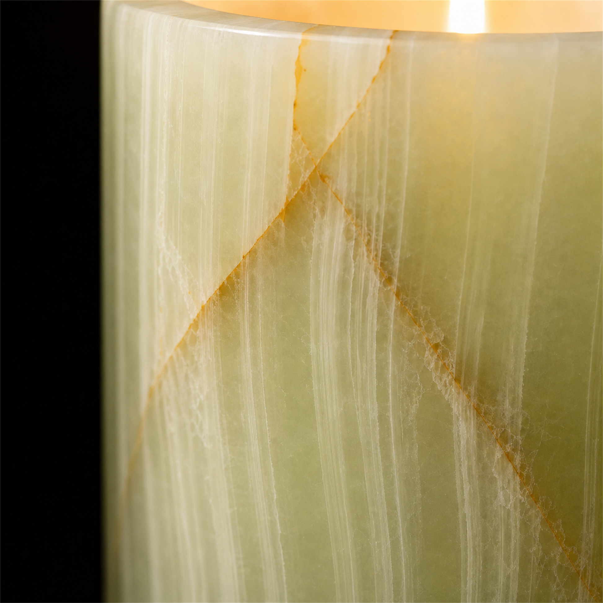 Green onyx texture detail of the Scintilla Lavender candle